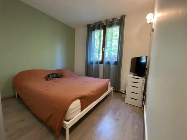 Vente                                                      Appartement
                        
                     5 pièces                      83 m2                     à Chantilly