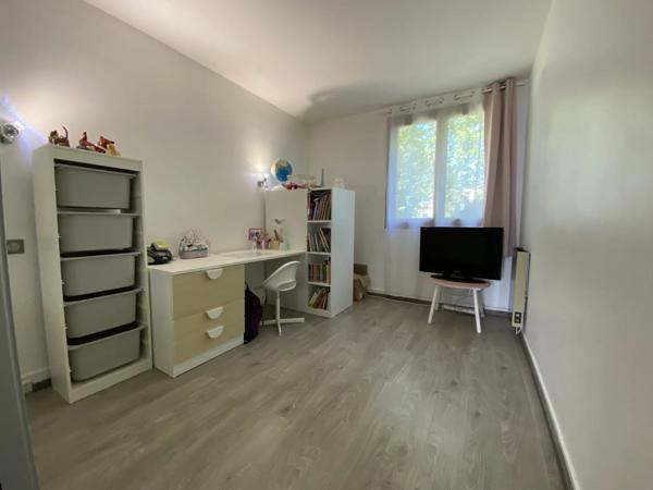 Vente                                                      Appartement
                        
                     5 pièces                      83 m2                     à Chantilly