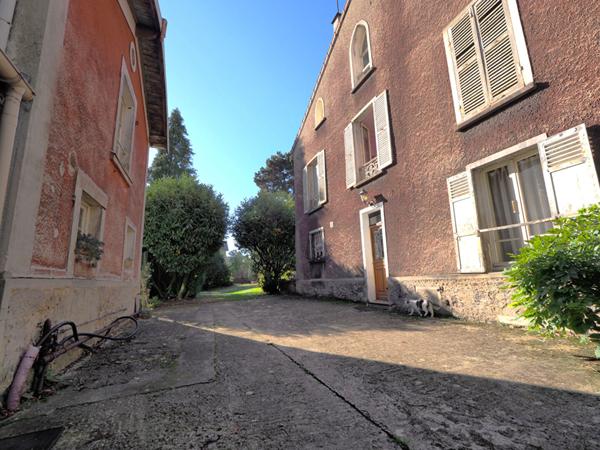 VILLEMOMBLE - 592 m² sur Terrain de 2085 m²