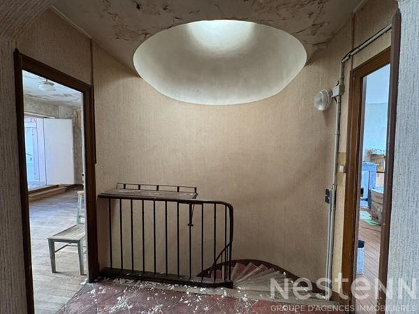 Immeuble centre-ville Carcassonne avec local commercial en angle et surfaces à rénover