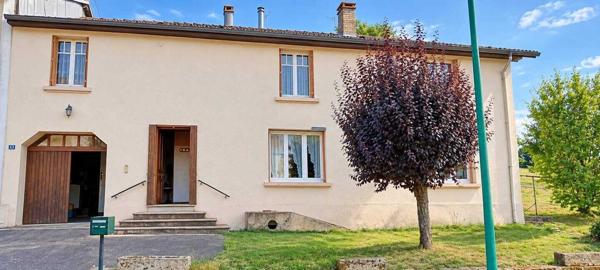 Maison à rénover avec grange et terrain de 1 969 m²