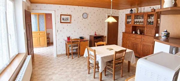 Maison à rénover avec grange et terrain de 1 969 m²