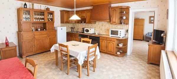 Maison à rénover avec grange et terrain de 1 969 m²