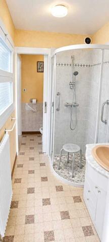 Maison à rénover avec grange et terrain de 1 969 m²