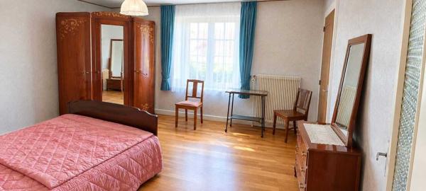 Maison à rénover avec grange et terrain de 1 969 m²
