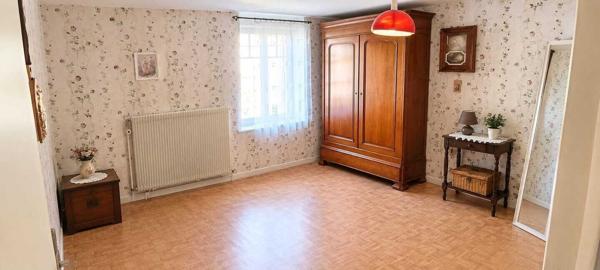 Maison à rénover avec grange et terrain de 1 969 m²