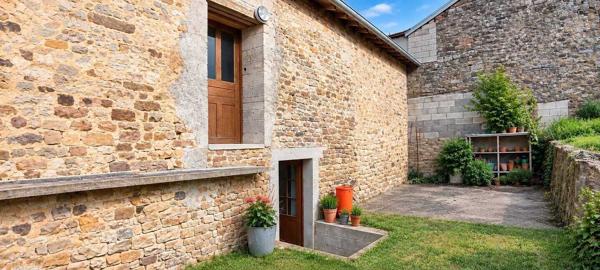 Maison à rénover avec grange et terrain de 1 969 m²