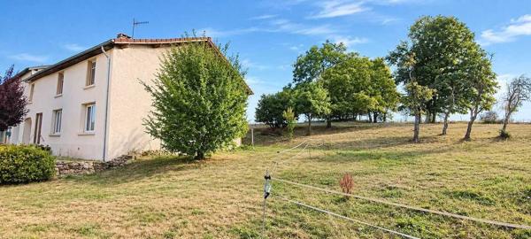 Maison à rénover avec grange et terrain de 1 969 m²