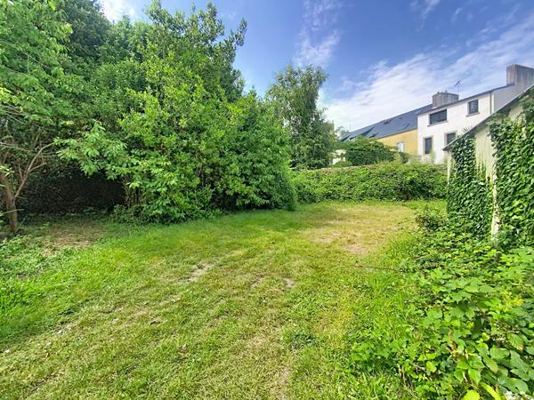 Concarneau  exceptionnel  terrain a batir de 512 m²  à 50 m de la mer  dans un endroit très calme  .