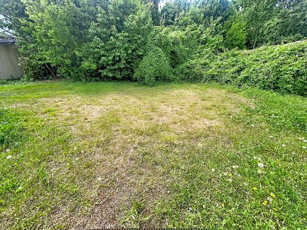Concarneau  exceptionnel  terrain a batir de 512 m²  à 50 m de la mer  dans un endroit très calme  .