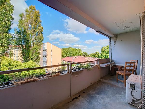 ** SOUS COMPROMIS ** Exclusivité Nestenn Immobilier. Grand appartement 3 pièces de 72m² avec cellier et parking à vendre au centre-ville de Castanet-Tolosan