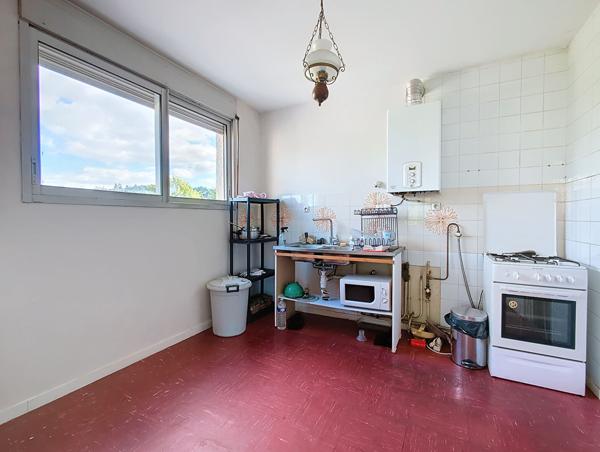 ** SOUS COMPROMIS ** Exclusivité Nestenn Immobilier. Grand appartement 3 pièces de 72m² avec cellier et parking à vendre au centre-ville de Castanet-Tolosan