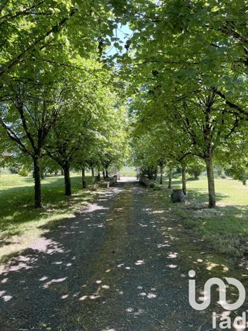 Maison 7 pièces de 222 m² à Ladiville (16120)