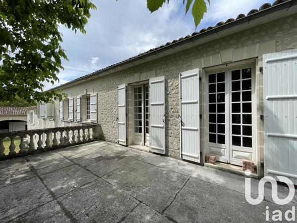 Maison 7 pièces de 222 m² à Ladiville (16120)