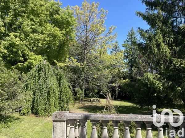 Maison 7 pièces de 222 m² à Ladiville (16120)