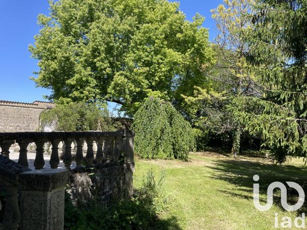 Maison 7 pièces de 222 m² à Ladiville (16120)