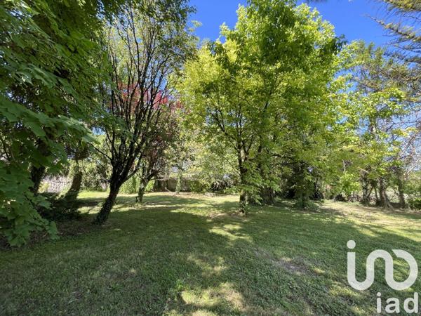 Maison 7 pièces de 222 m² à Ladiville (16120)