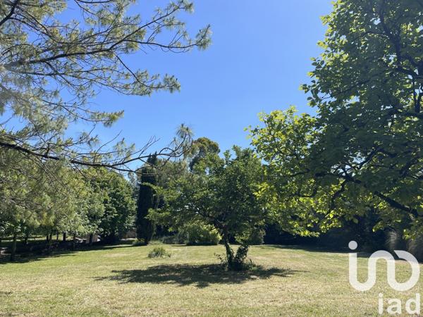 Maison 7 pièces de 222 m² à Ladiville (16120)