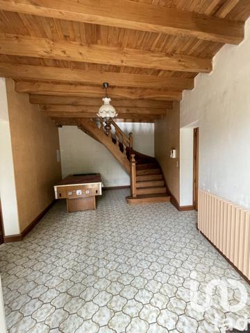 Maison 7 pièces de 222 m² à Ladiville (16120)