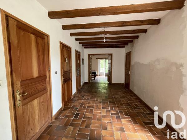 Maison 7 pièces de 222 m² à Ladiville (16120)