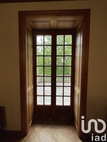 Maison 7 pièces de 222 m² à Ladiville (16120)