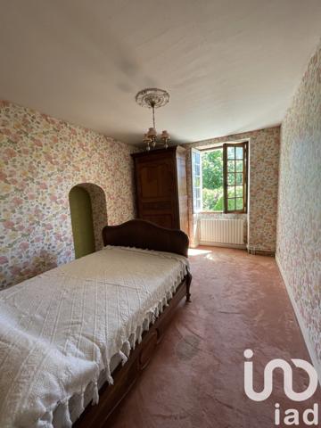 Maison 7 pièces de 222 m² à Ladiville (16120)