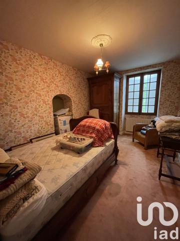 Maison 7 pièces de 222 m² à Ladiville (16120)