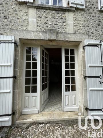 Maison 7 pièces de 222 m² à Ladiville (16120)