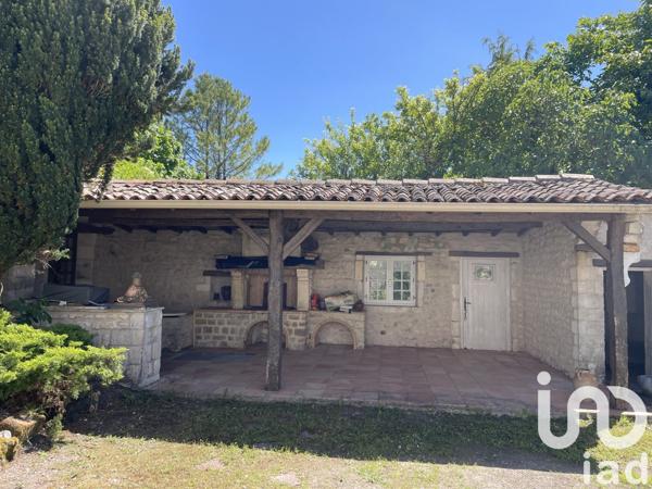 Maison 7 pièces de 222 m² à Ladiville (16120)