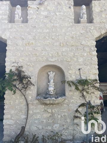 Maison 7 pièces de 222 m² à Ladiville (16120)