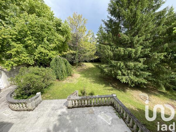 Maison 7 pièces de 222 m² à Ladiville (16120)