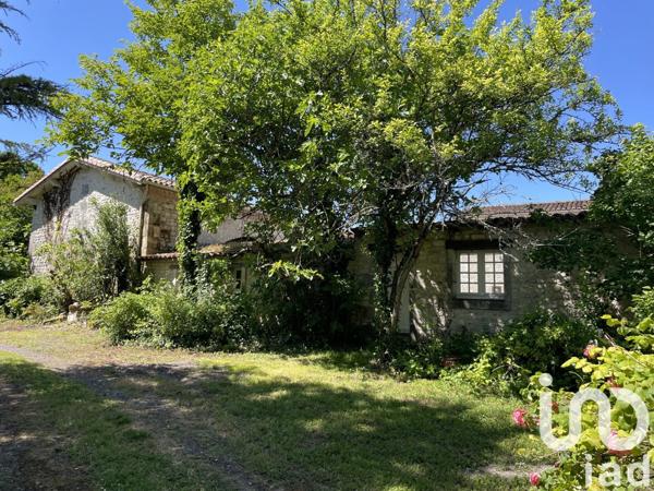 Maison 7 pièces de 222 m² à Ladiville (16120)