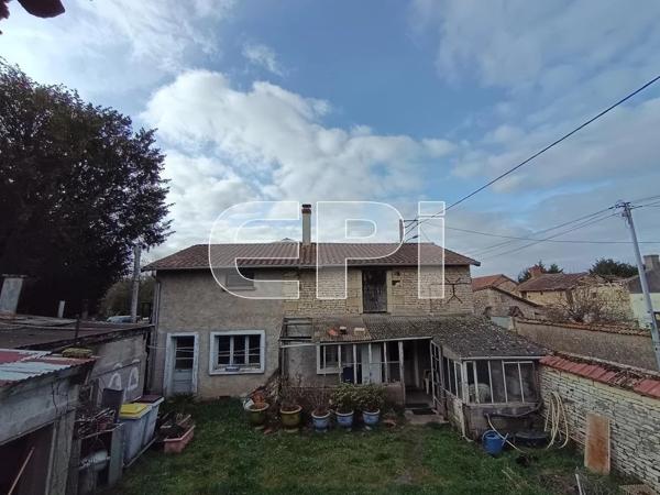 Maison à rénover de 60 m² à Sammarçolles