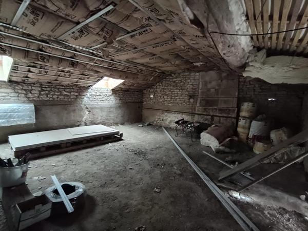 Maison à rénover de 60 m² à Sammarçolles