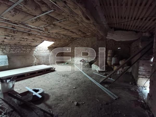 Maison à rénover de 60 m² à Sammarçolles