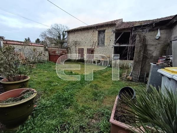 Maison à rénover de 60 m² à Sammarçolles