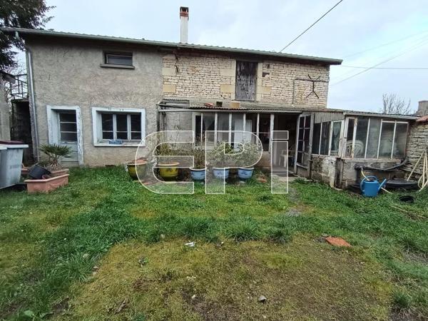 Maison à rénover de 60 m² à Sammarçolles