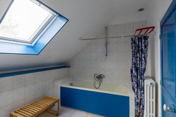 Maison 4 chambres,2h30 PARIS,proche commerces et ecoles,NEVERS,centre ville, garage,cave