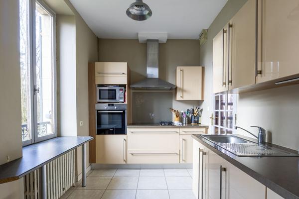 Maison 4 chambres,2h30 PARIS,proche commerces et ecoles,NEVERS,centre ville, garage,cave