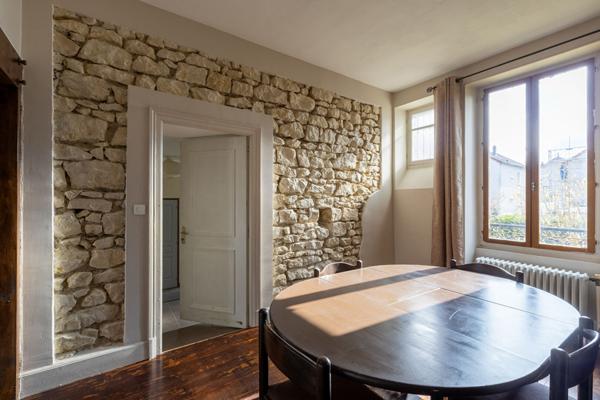 Maison 4 chambres,2h30 PARIS,proche commerces et ecoles,NEVERS,centre ville, garage,cave