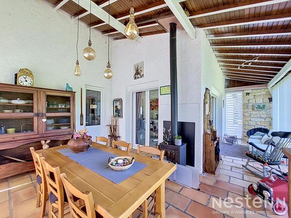 A Vendre Maison familiale de 157 m² de plain-pied avec jardin, piscine et garage à Condom.