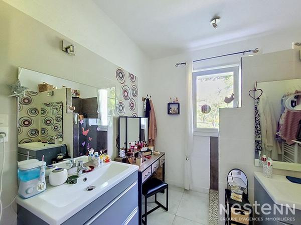 A Vendre Maison familiale de 157 m² de plain-pied avec jardin, piscine et garage à Condom.