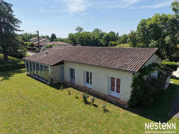 A Vendre Maison familiale de 157 m² de plain-pied avec jardin, piscine et garage à Condom.