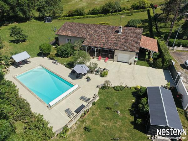 A Vendre Maison familiale de 157 m² de plain-pied avec jardin, piscine et garage à Condom.