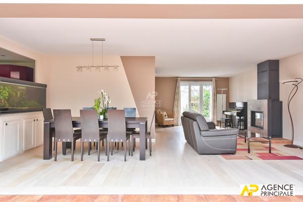 Maison Le Mesnil Le Roi 8 pièce(s) 187 m2 Loyer 3 600 €/mois charges comprises **  - Référence  13631