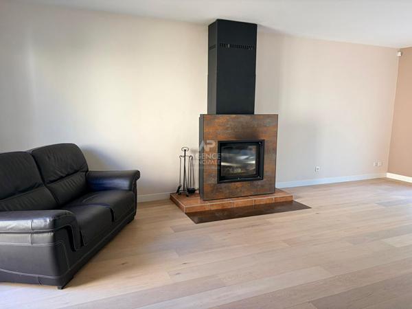 Maison Le Mesnil Le Roi 8 pièce(s) 187 m2 Loyer 3 600 €/mois charges comprises **  - Référence  13631