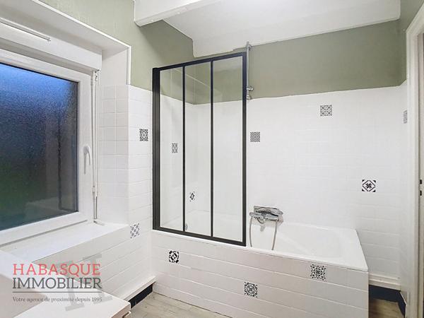 Maison à louer à Plouvorn - 4 pièces, 76.49 m² , Plouvorn