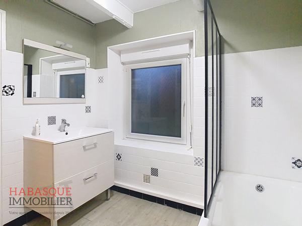 Maison à louer à Plouvorn - 4 pièces, 76.49 m² , Plouvorn