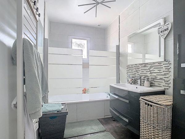 Maison familiale en plein bourg de Soucelles