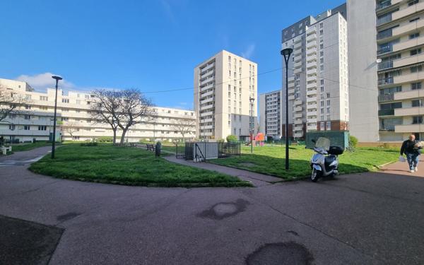 Appartement à vendre    4 pièces • 80,02 m2 Colombes